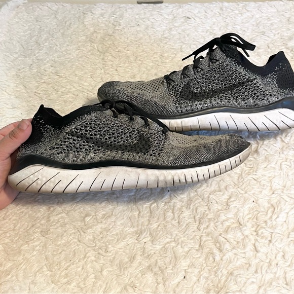 Nike Free Run Flyknit Black and White Running Shoes - Picture 3 of 6